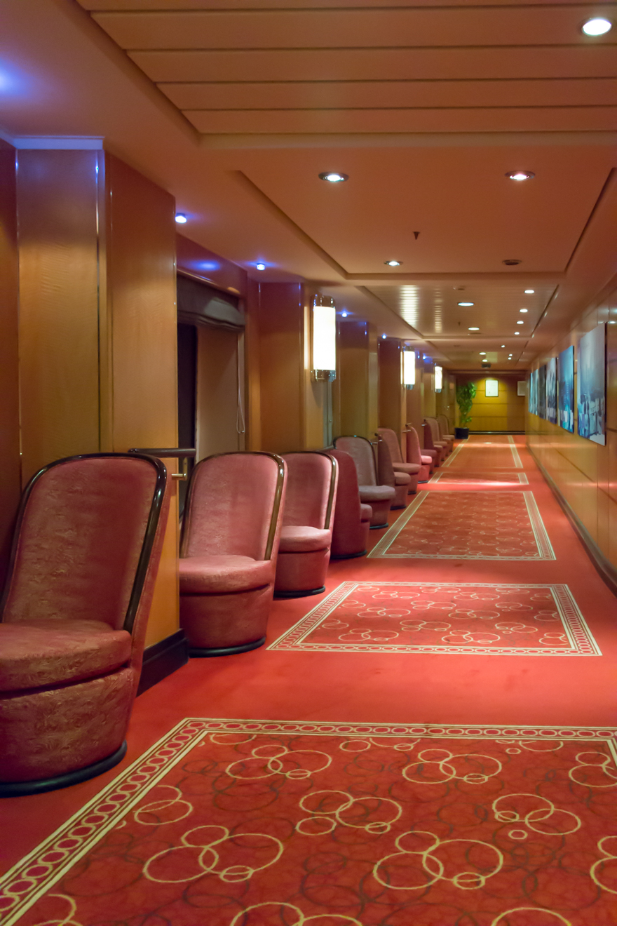 QM2 - Night Forward Corridor